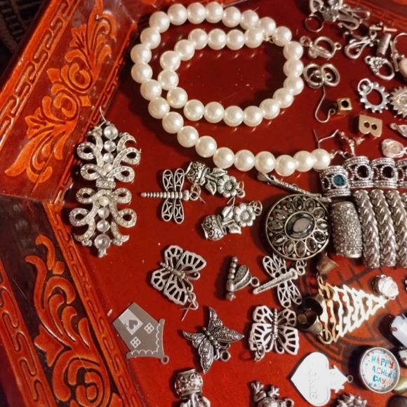 Vintage lot of miscellaneous jewelry, charms, pendant, crafting jewelry - Picture 7 of 7